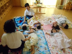 心地よくお昼寝中！